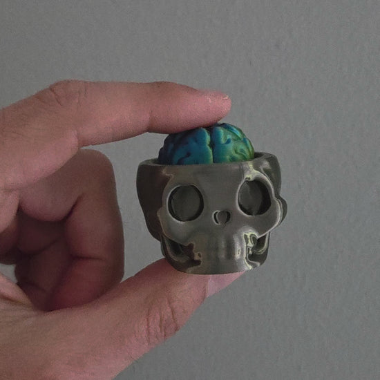 Skull met Brein clicker in de hand